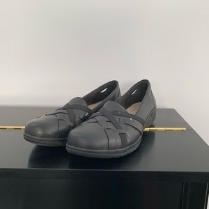 BLACK CLARKS WOMENS ULTIMATE COMFORT COLLECTION SIZE 8.5 FLAT LOAFERS